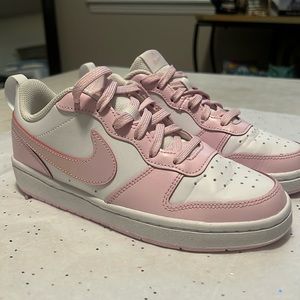 Nike Court Borough Low-  size 4 youth fits 6 in women